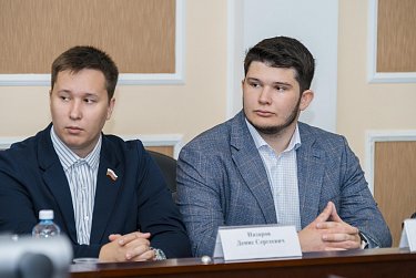 Молодые парламентарии делают первые шаги в законотворчестве